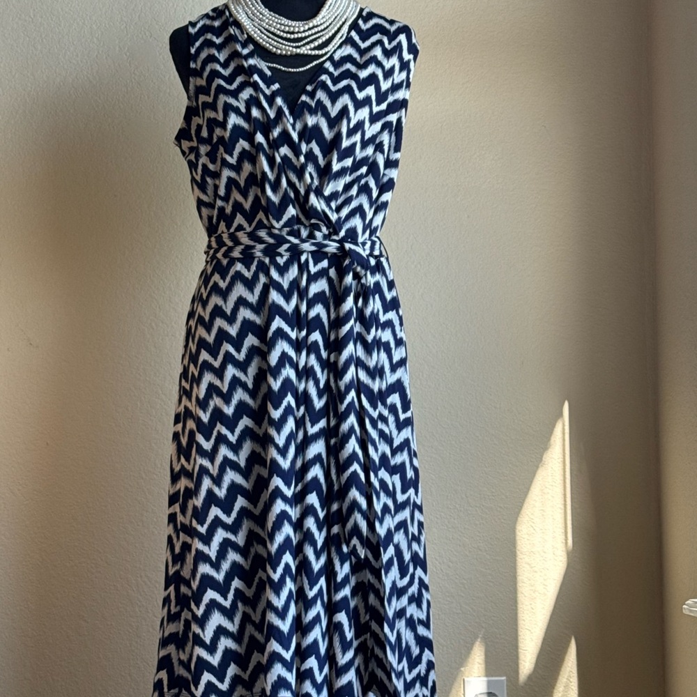 Sleeveless Wrap Dress with Belt - Picture 2 of 5